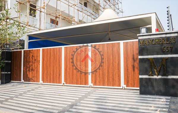 Aautomatic curved gate